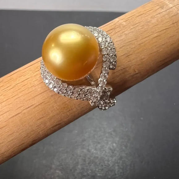 Golden South Sea Cultured Pearl and Zircon ring in Sterling silver - Picture 1 of 10